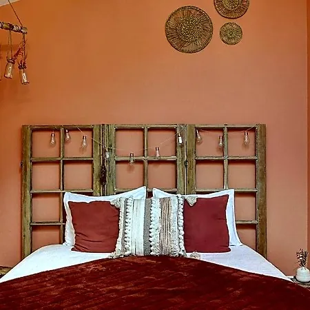 Le Chant Du Coquelicot Bed and Breakfast 3*